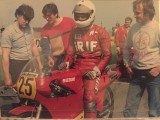 Suzuki no 25 with Mick Harding and Team Manager Rod Tranter